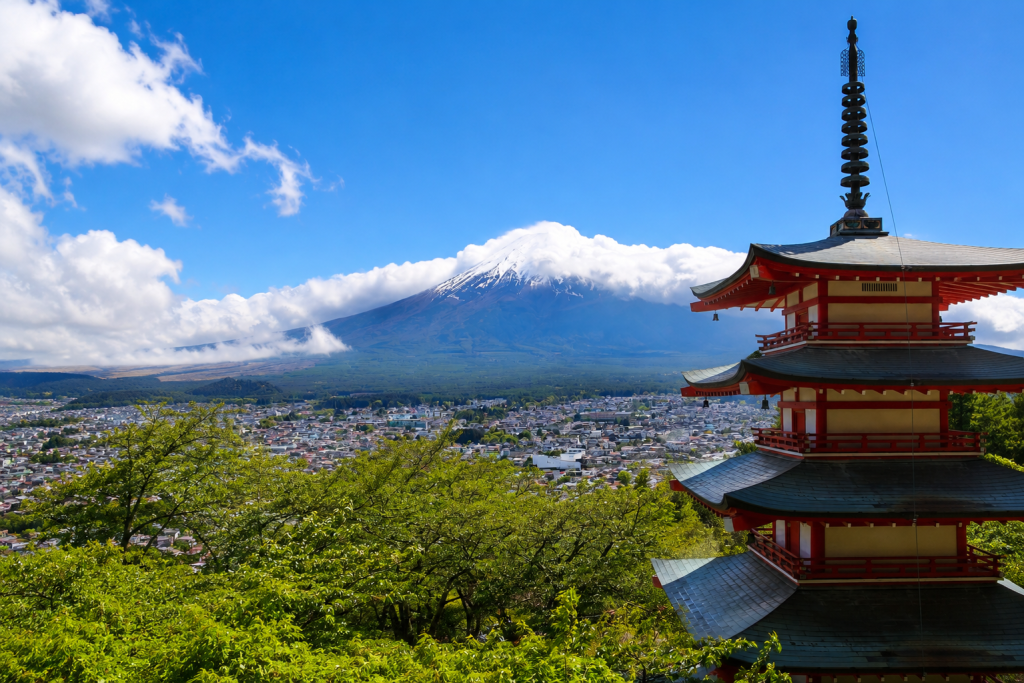 Pagode Chureito avec vue sur le Mont Fuji au Japon