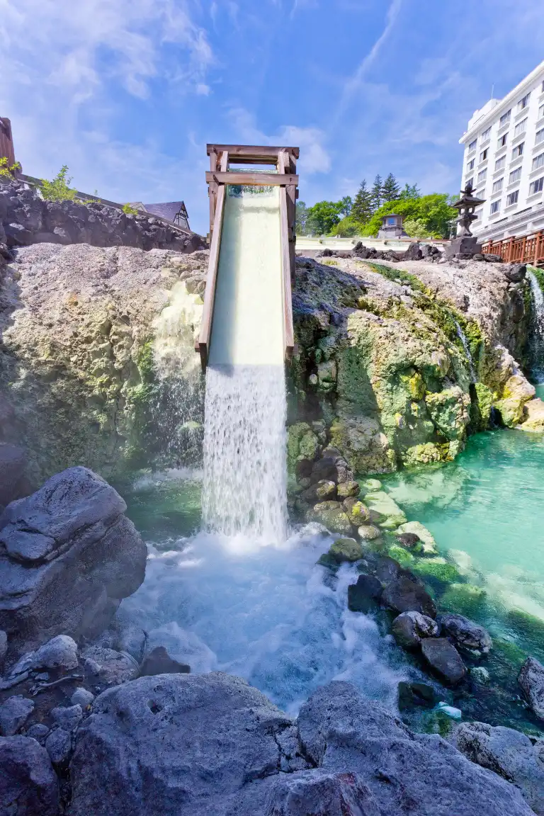 Gunma Source chaude Yubatake à Kusatsu dans la préfecture de Gunma – onsen au Japon