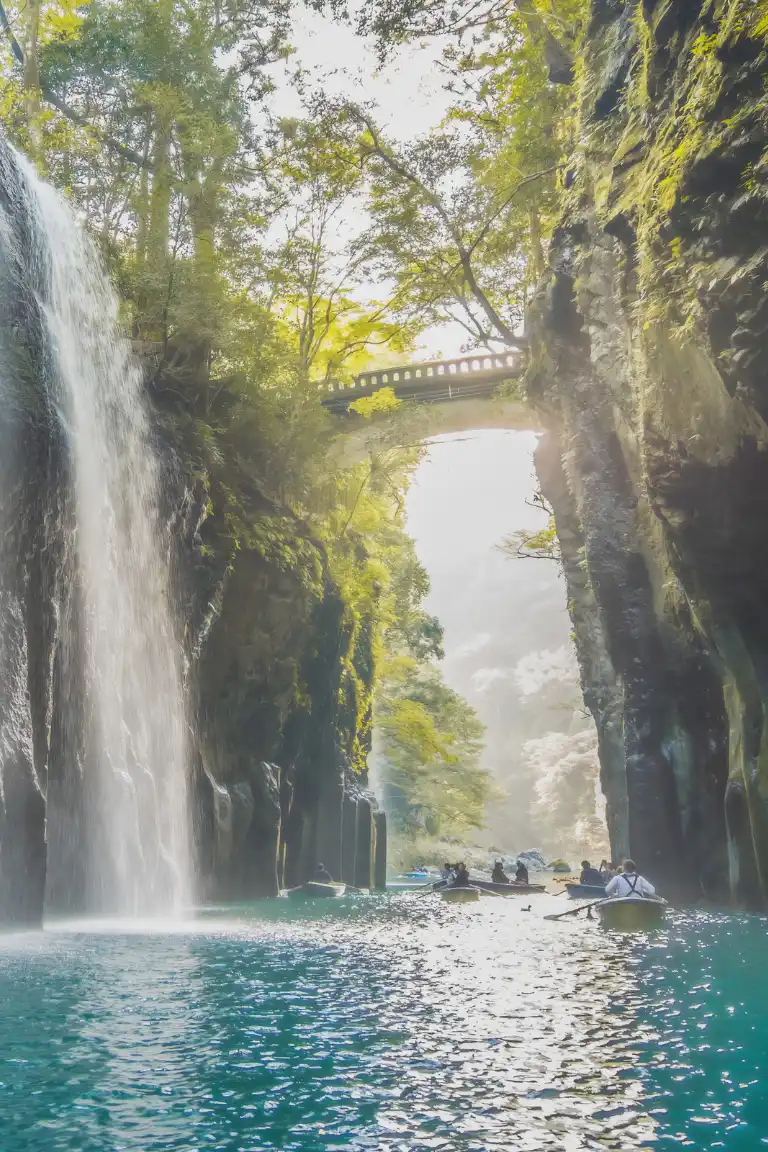 Miyazaki Gorges de Takachiho à Miyazaki avec cascades et barque sur la rivière – expérience nature au Japon