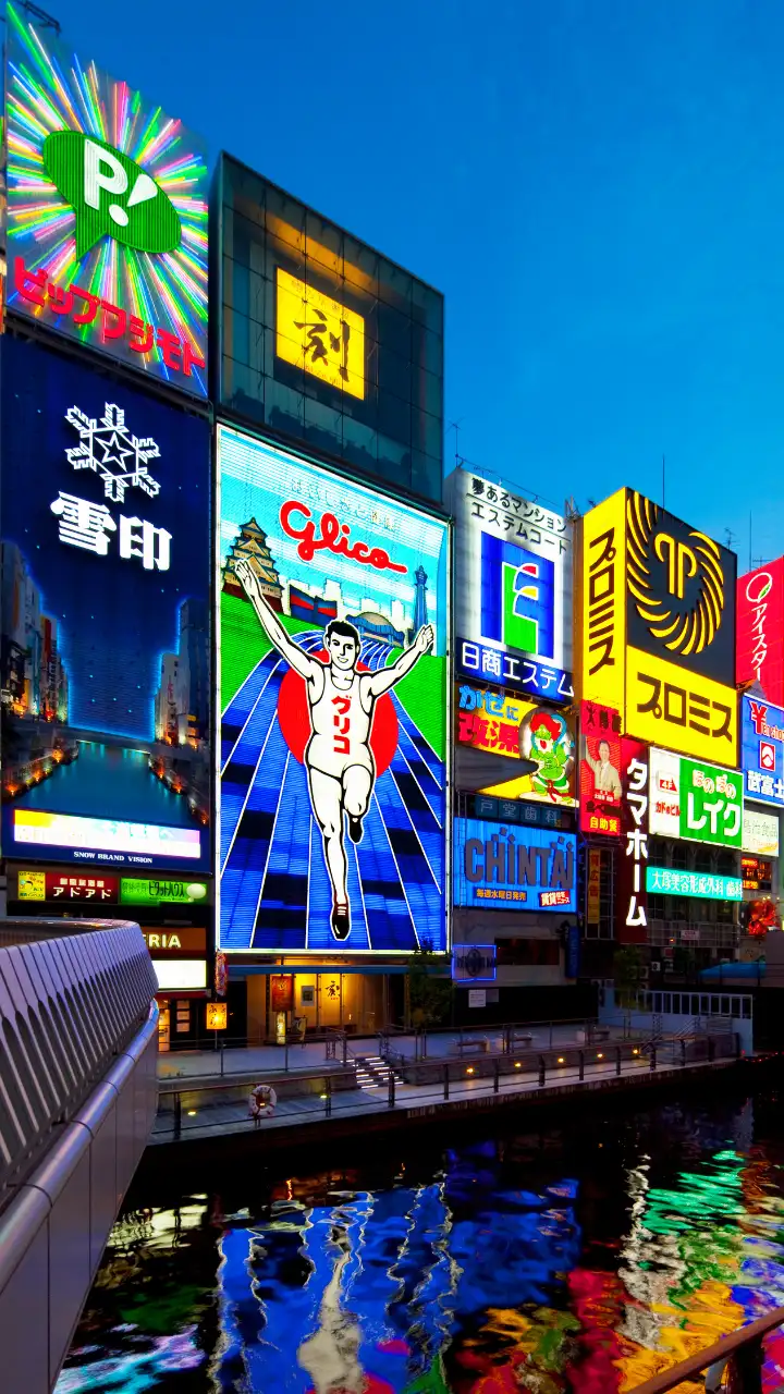 Osaka Dotonbori à Osaka de nuit avec ses panneaux lumineux – destination incontournable pour un voyage au Japon