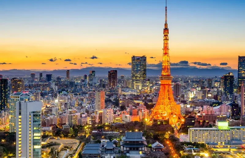 Vue de Tokyo avec Tokyo Tower au coucher du soleil – voyage urbain au Japon