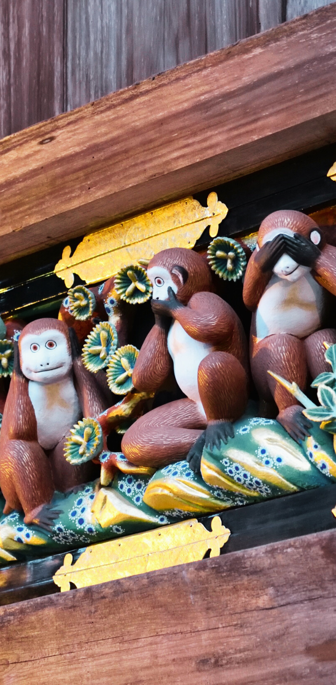 Sculpture des trois singes de la sagesse au sanctuaire Nikko Toshogu à Tochigi