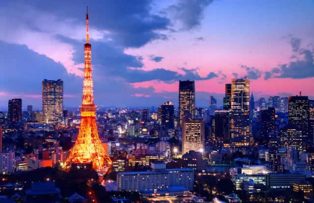 Tokyo Tower au coucher du soleil au Japon – itinéraire premier voyage Japon
