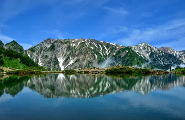 Lac de montagne dans les Alpes japonaises – voyage nature au Japon