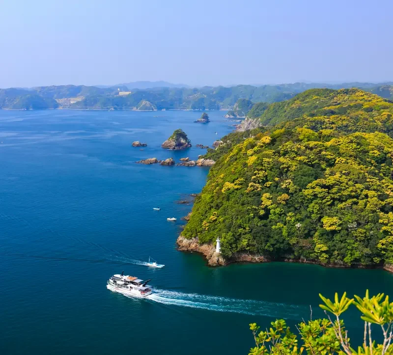 Côte de Kii-Katsuura Baie et côte boisée de Kii-Katsuura dans la péninsule de Kii.
